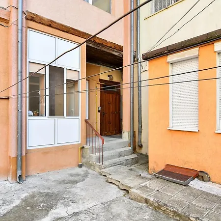 Budget Studio In Area *